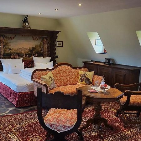 Burghotel Auf Schoenburg โอเบอร์เวเซิล ภายนอก รูปภาพ