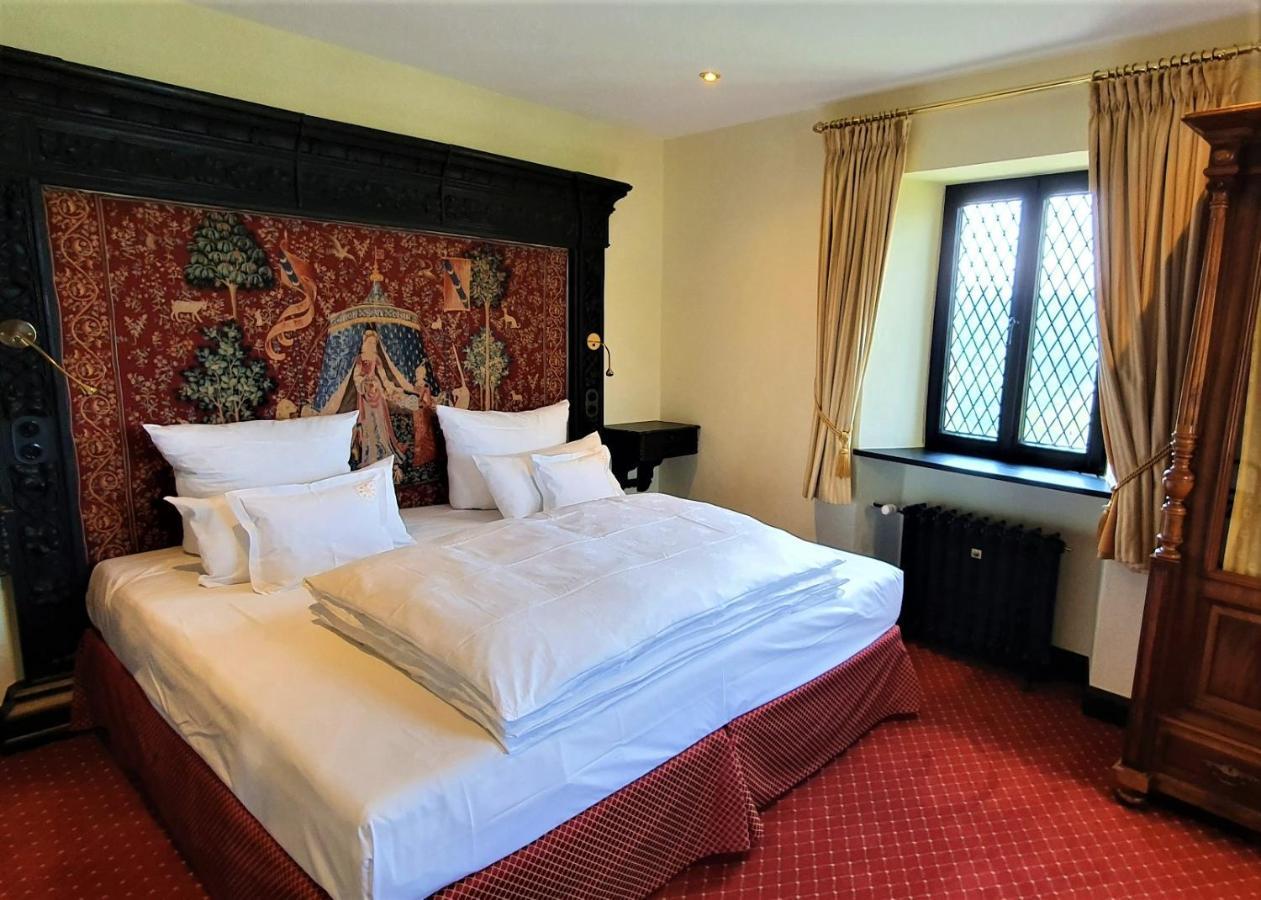 Burghotel Auf Schoenburg โอเบอร์เวเซิล ภายนอก รูปภาพ