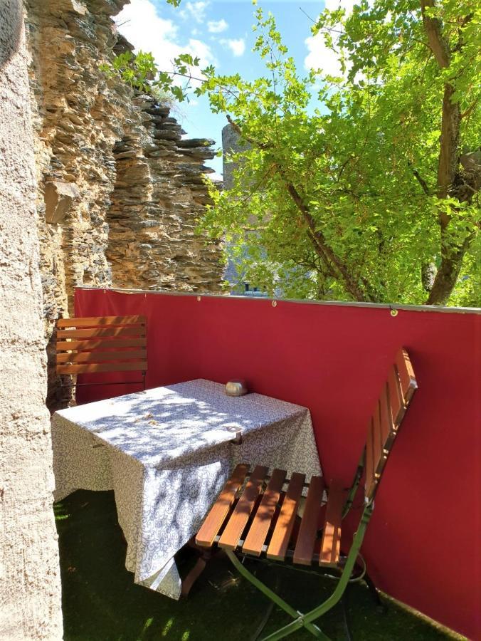 Burghotel Auf Schoenburg โอเบอร์เวเซิล ภายนอก รูปภาพ