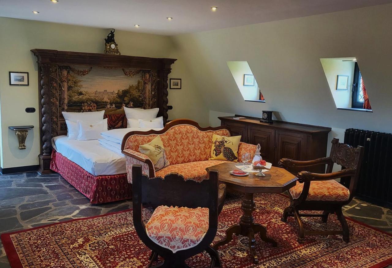 Burghotel Auf Schoenburg โอเบอร์เวเซิล ภายนอก รูปภาพ