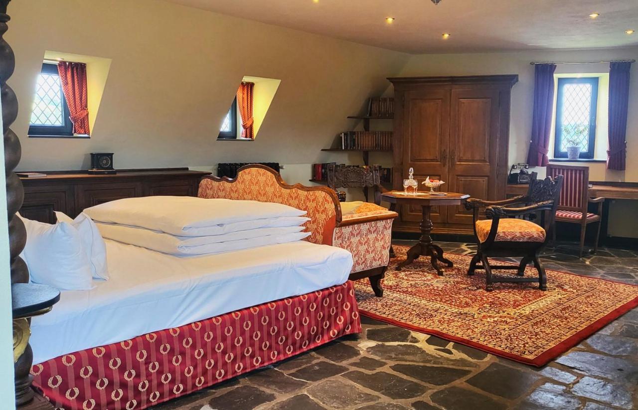 Burghotel Auf Schoenburg โอเบอร์เวเซิล ภายนอก รูปภาพ