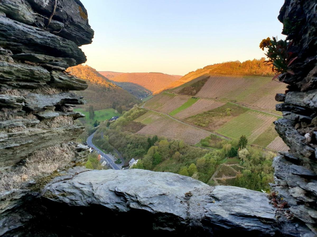 Burghotel Auf Schoenburg โอเบอร์เวเซิล ภายนอก รูปภาพ