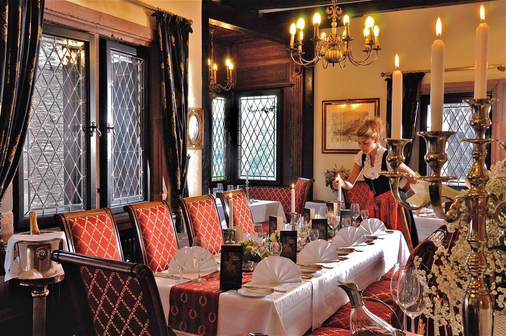 Burghotel Auf Schoenburg โอเบอร์เวเซิล ภายนอก รูปภาพ