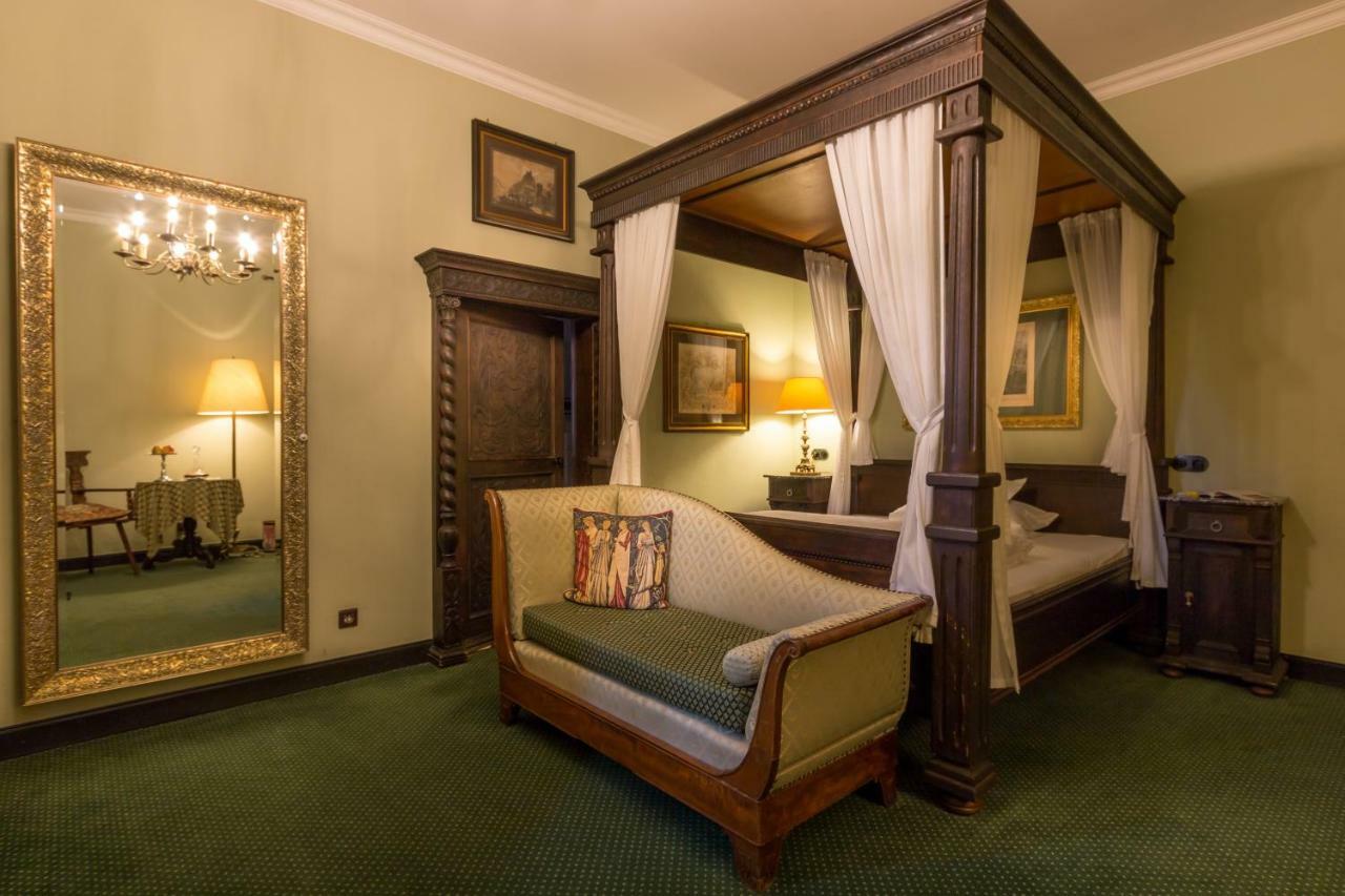 Burghotel Auf Schoenburg โอเบอร์เวเซิล ภายนอก รูปภาพ