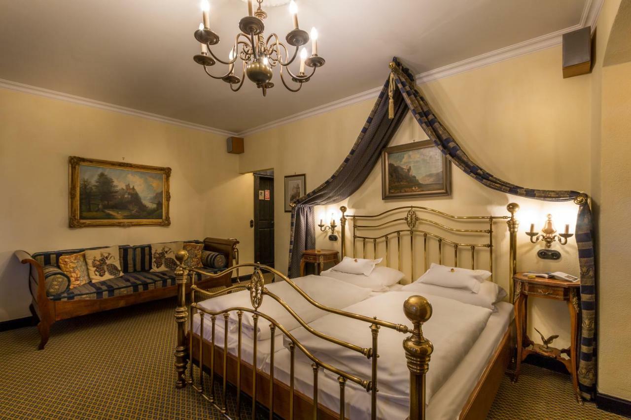 Burghotel Auf Schoenburg โอเบอร์เวเซิล ภายนอก รูปภาพ