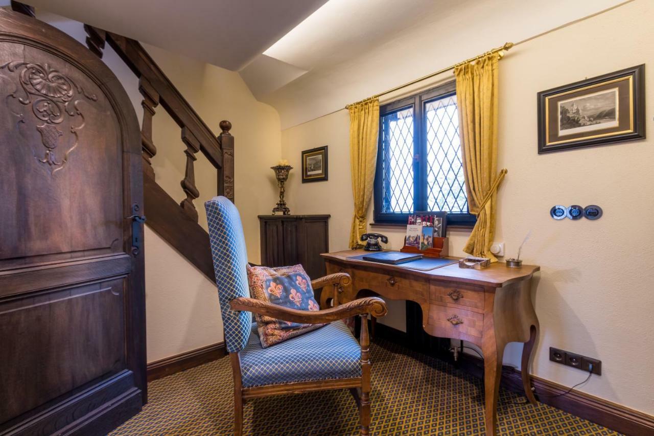 Burghotel Auf Schoenburg โอเบอร์เวเซิล ภายนอก รูปภาพ