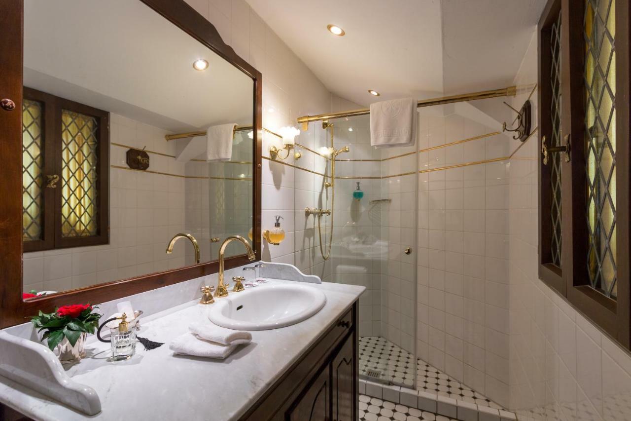 Burghotel Auf Schoenburg โอเบอร์เวเซิล ภายนอก รูปภาพ