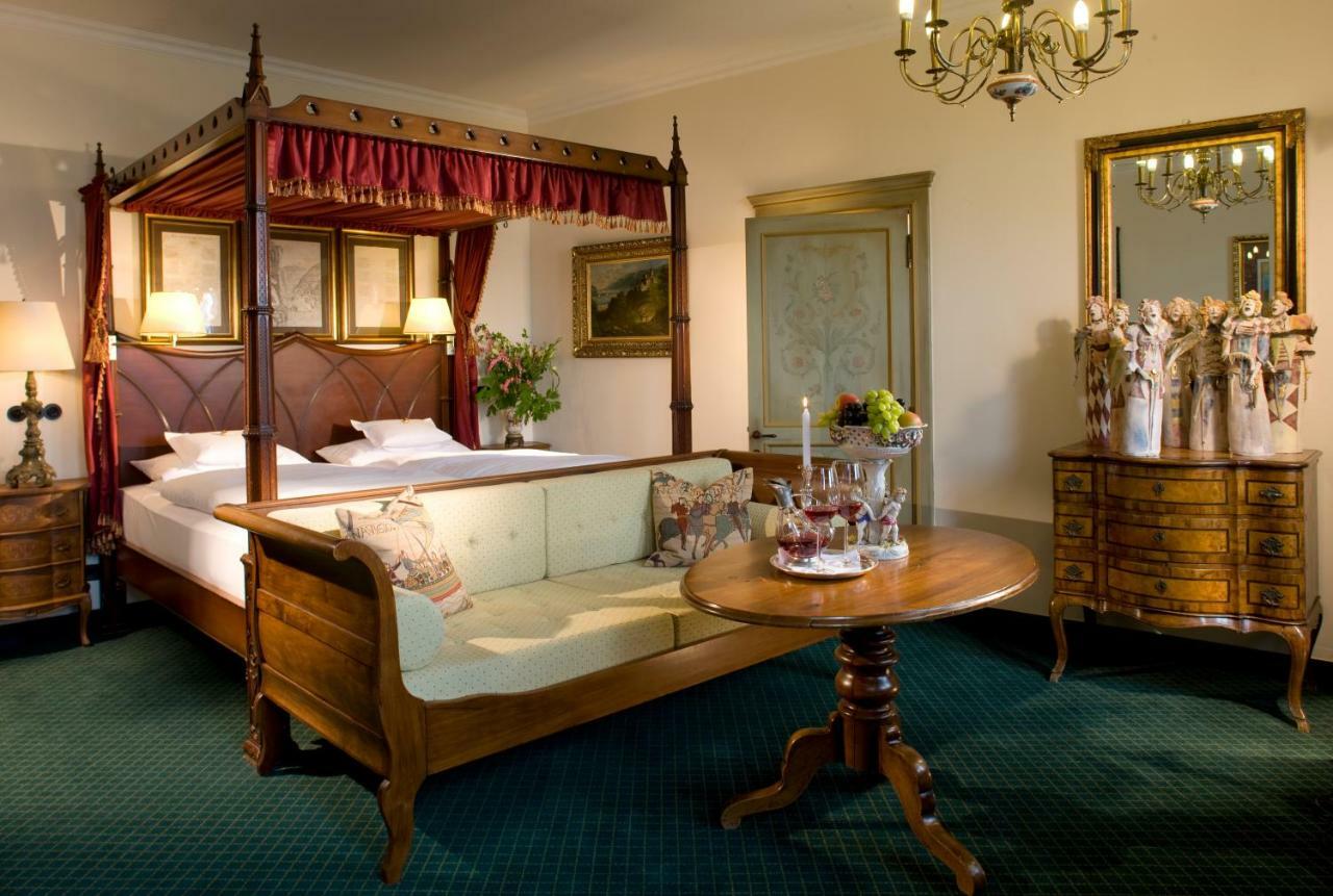 Burghotel Auf Schoenburg โอเบอร์เวเซิล ภายนอก รูปภาพ