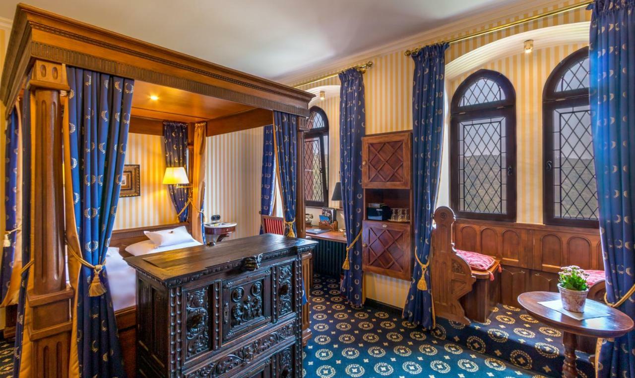 Burghotel Auf Schoenburg โอเบอร์เวเซิล ภายนอก รูปภาพ