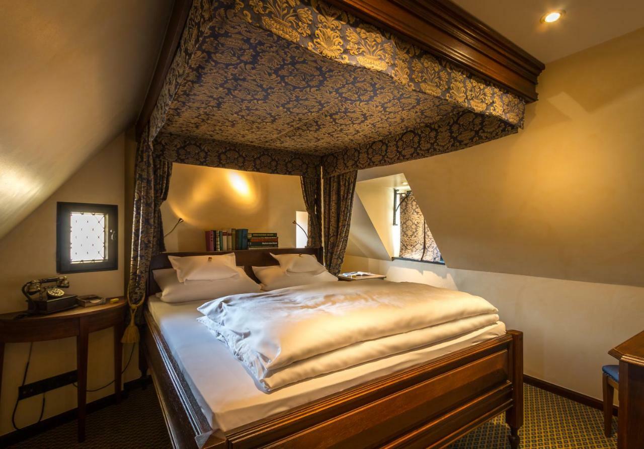 Burghotel Auf Schoenburg โอเบอร์เวเซิล ภายนอก รูปภาพ