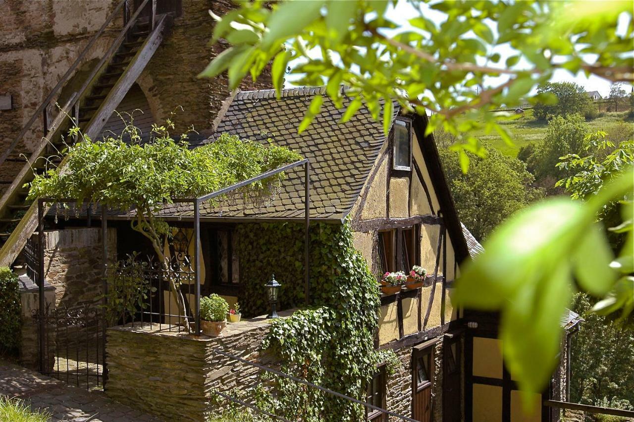 Burghotel Auf Schoenburg โอเบอร์เวเซิล ภายนอก รูปภาพ