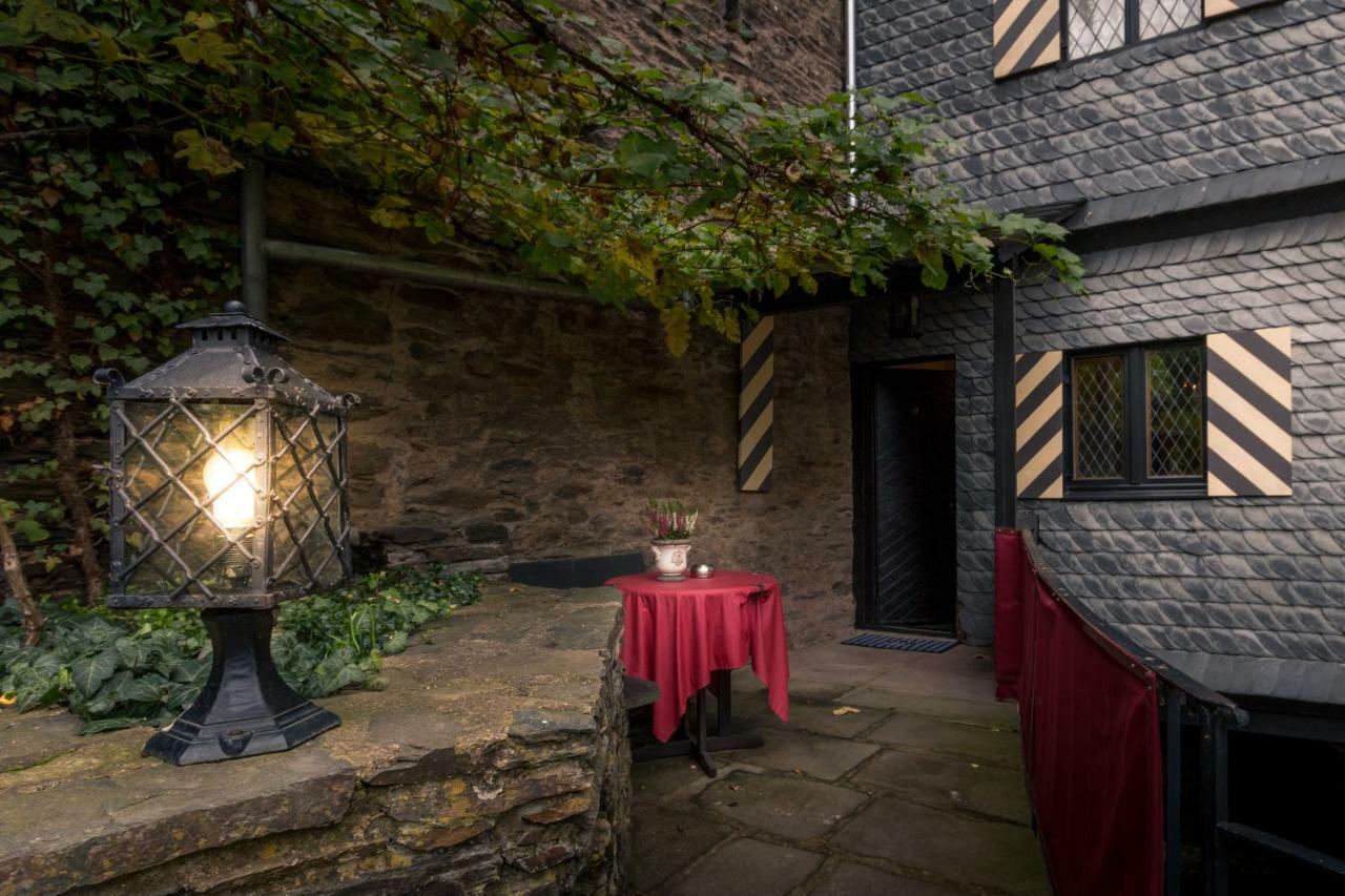 Burghotel Auf Schoenburg โอเบอร์เวเซิล ภายนอก รูปภาพ
