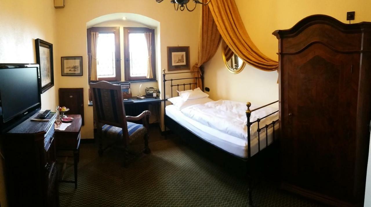 Burghotel Auf Schoenburg โอเบอร์เวเซิล ภายนอก รูปภาพ