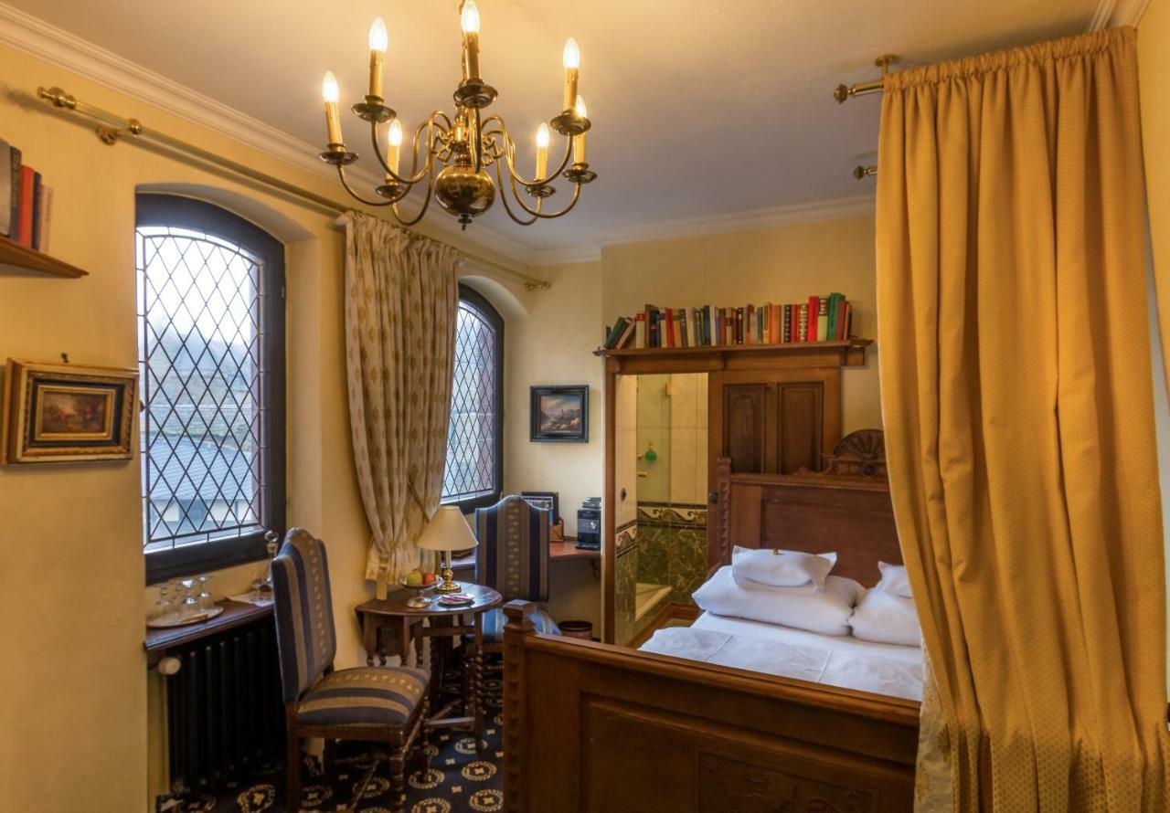 Burghotel Auf Schoenburg โอเบอร์เวเซิล ภายนอก รูปภาพ