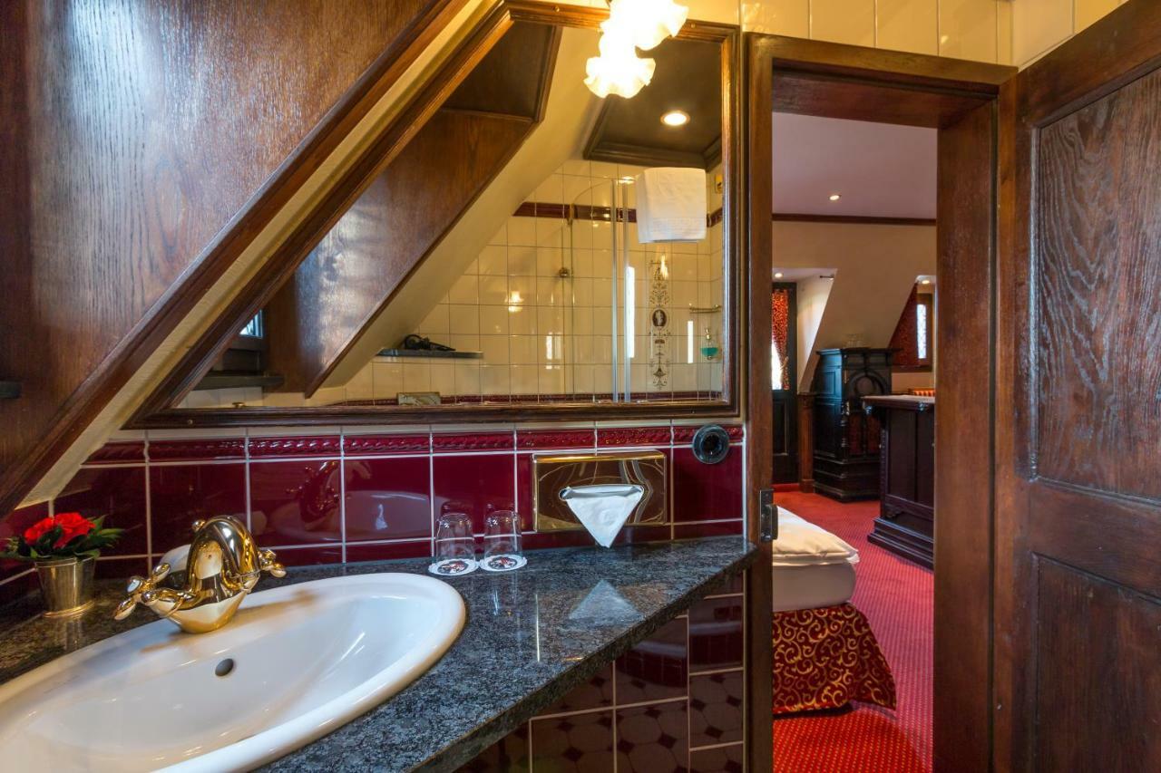 Burghotel Auf Schoenburg โอเบอร์เวเซิล ภายนอก รูปภาพ