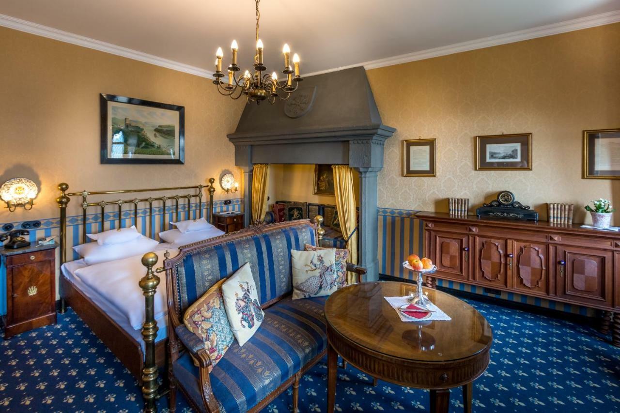 Burghotel Auf Schoenburg โอเบอร์เวเซิล ภายนอก รูปภาพ