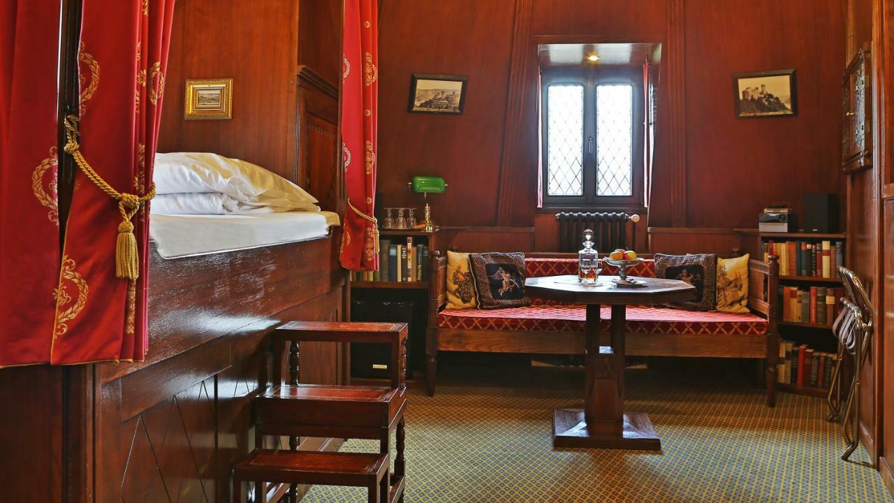 Burghotel Auf Schoenburg โอเบอร์เวเซิล ภายนอก รูปภาพ