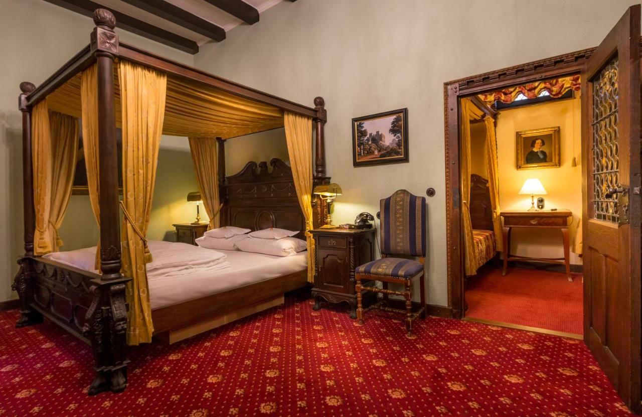 Burghotel Auf Schoenburg โอเบอร์เวเซิล ภายนอก รูปภาพ