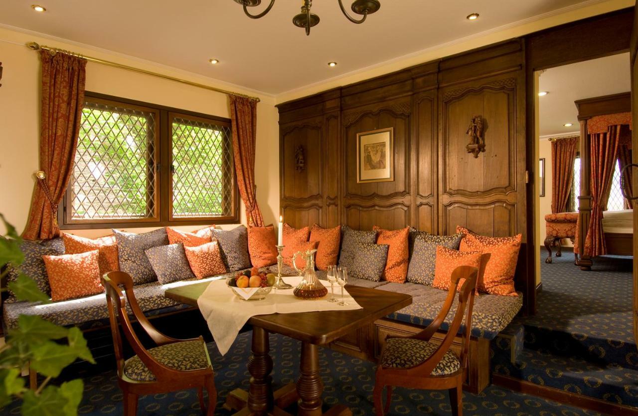 Burghotel Auf Schoenburg โอเบอร์เวเซิล ภายนอก รูปภาพ