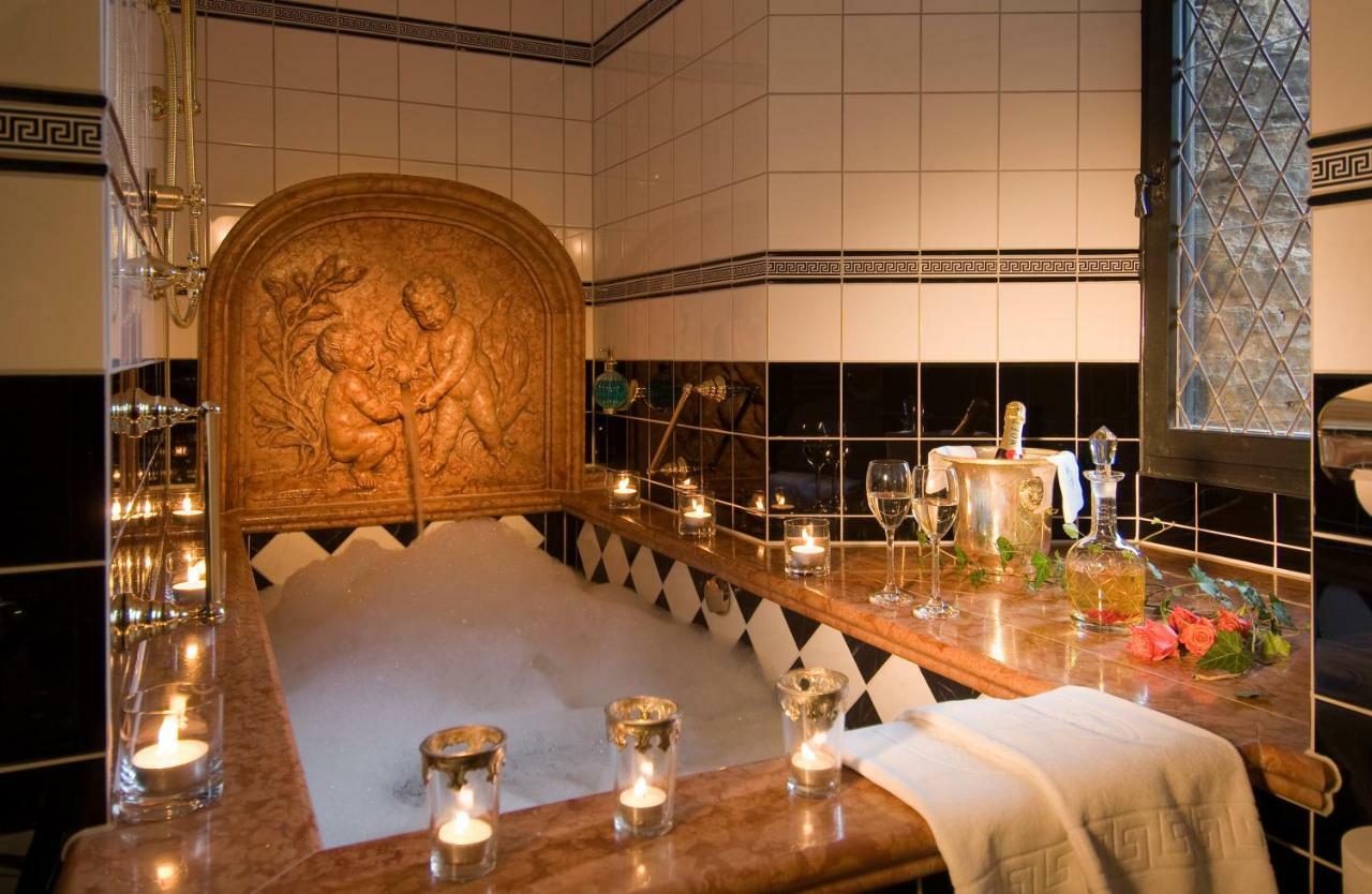 Burghotel Auf Schoenburg โอเบอร์เวเซิล ภายนอก รูปภาพ